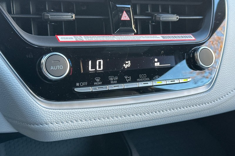 Toyota Corolla Vehicle Full-screen Gallery Image 17