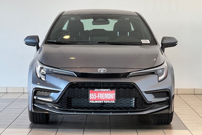 Toyota Corolla Vehicle Full-screen Gallery Image 03