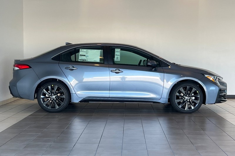 Toyota Corolla Vehicle Full-screen Gallery Image 04