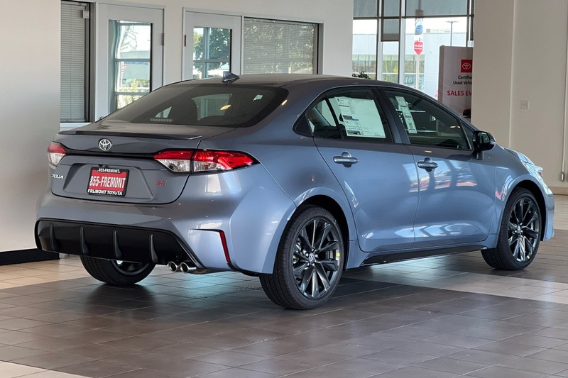 Toyota Corolla Vehicle Full-screen Gallery Image 05