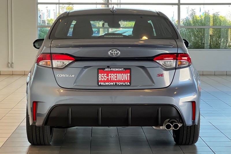 Toyota Corolla Vehicle Full-screen Gallery Image 06