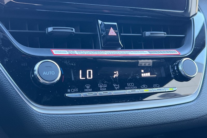 Toyota Corolla Vehicle Full-screen Gallery Image 17