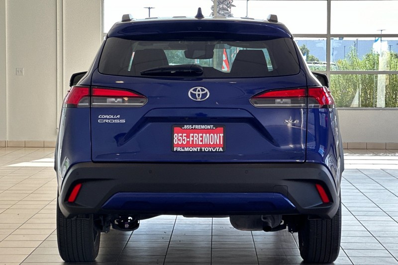 Toyota Corolla Cross Vehicle Full-screen Gallery Image 05