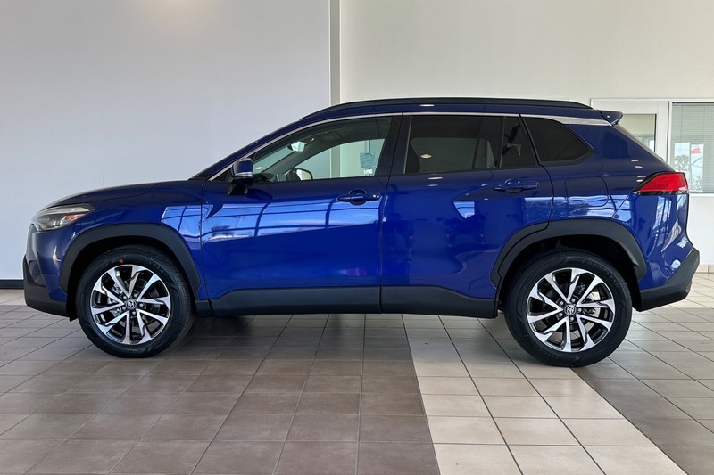 Toyota Corolla Cross Vehicle Full-screen Gallery Image 07