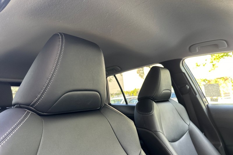 Toyota Corolla Cross Vehicle Full-screen Gallery Image 17