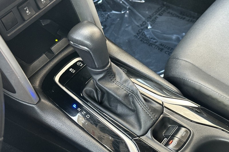 Toyota Corolla Cross Vehicle Full-screen Gallery Image 21