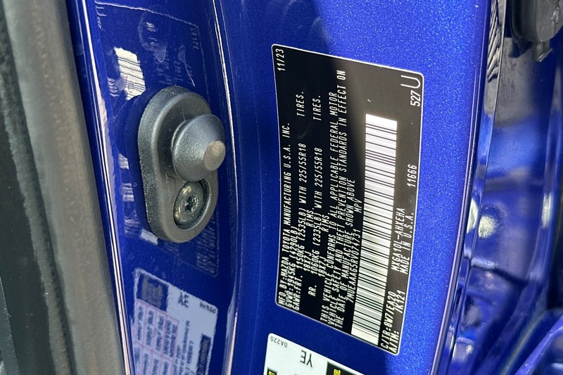 Toyota Corolla Cross Vehicle Full-screen Gallery Image 29