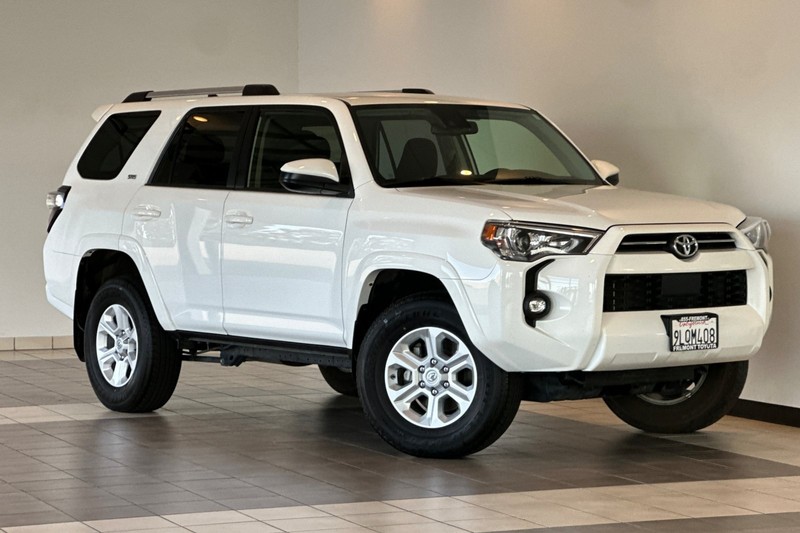 Toyota 4Runner Vehicle Full-screen Gallery Image 02