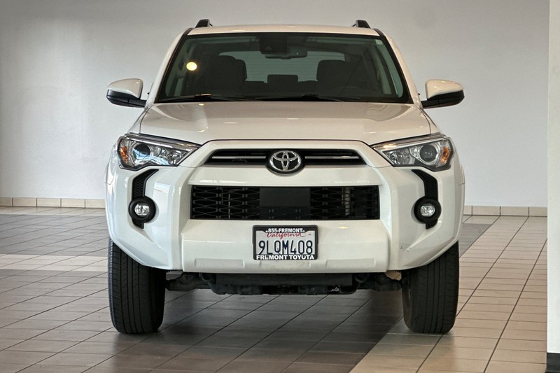 Toyota 4Runner Vehicle Full-screen Gallery Image 09