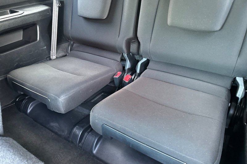 Toyota 4Runner Vehicle Full-screen Gallery Image 15