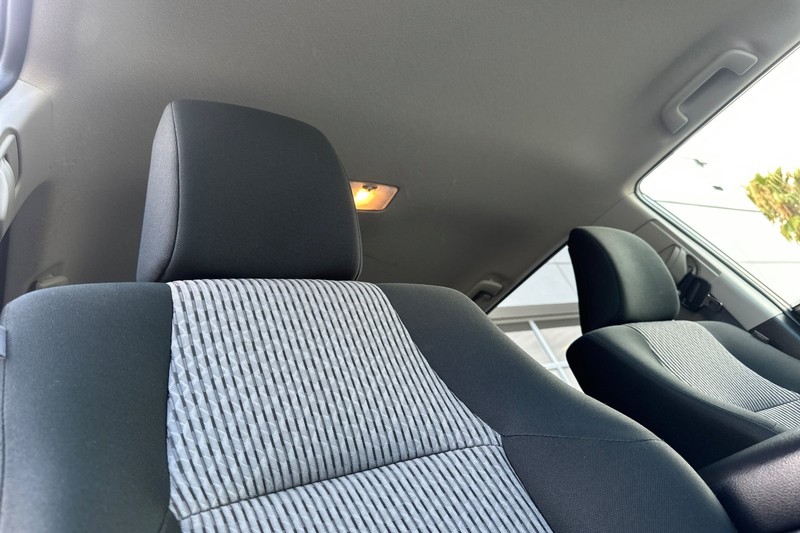 Toyota 4Runner Vehicle Full-screen Gallery Image 18