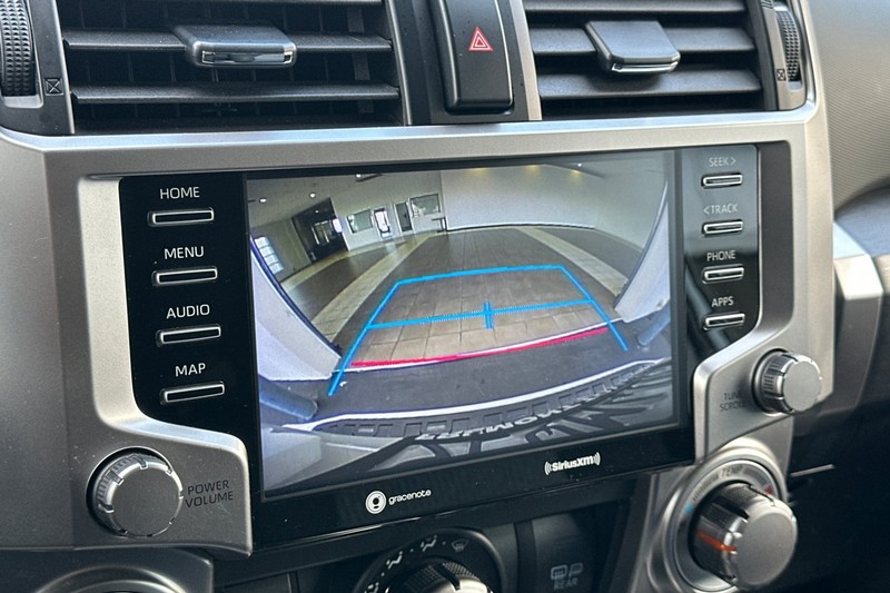 Toyota 4Runner Vehicle Full-screen Gallery Image 20