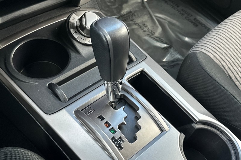 Toyota 4Runner Vehicle Full-screen Gallery Image 22