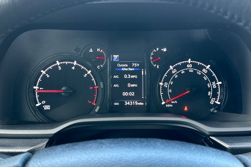 Toyota 4Runner Vehicle Full-screen Gallery Image 25