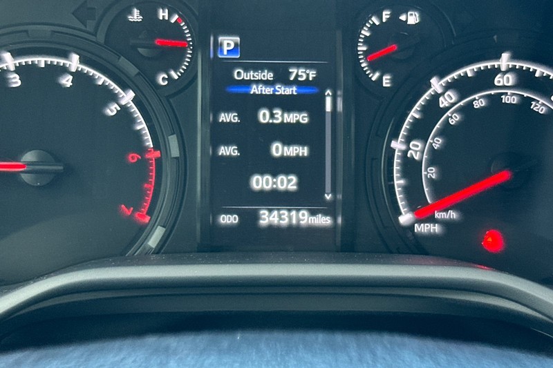 Toyota 4Runner Vehicle Full-screen Gallery Image 26