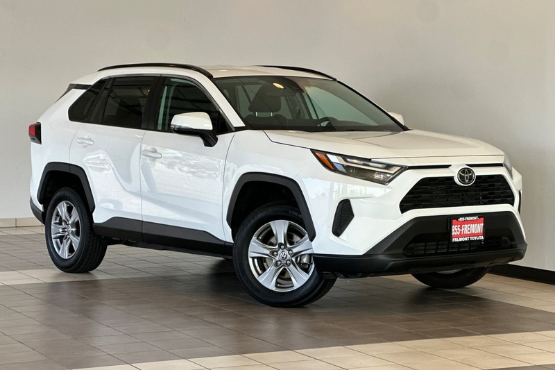 Toyota RAV4 Vehicle Full-screen Gallery Image 02