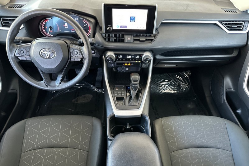 Toyota RAV4 Vehicle Full-screen Gallery Image 13