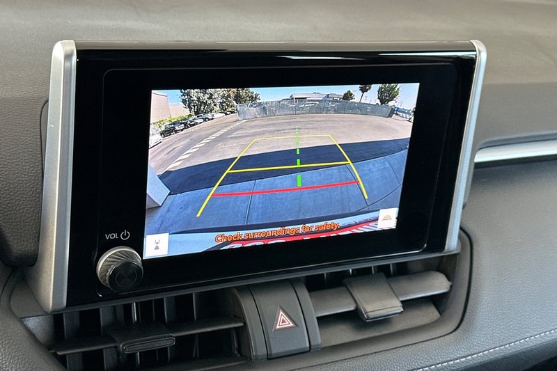 Toyota RAV4 Vehicle Full-screen Gallery Image 19