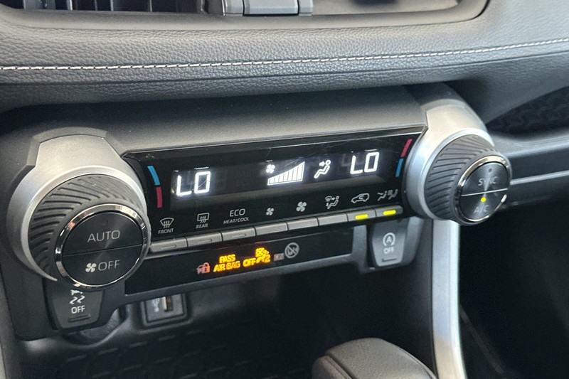 Toyota RAV4 Vehicle Full-screen Gallery Image 20