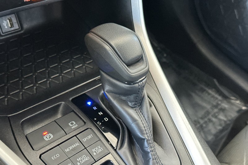 Toyota RAV4 Vehicle Full-screen Gallery Image 21