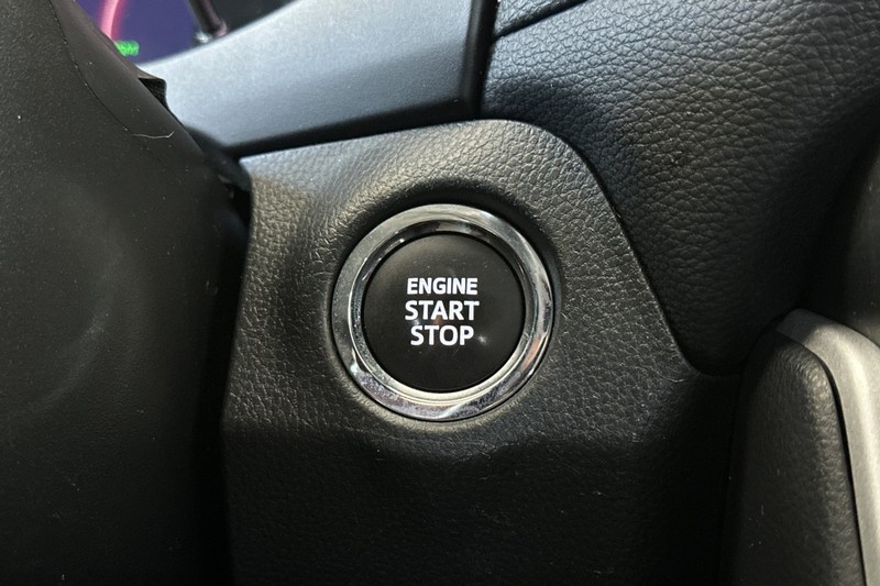 Toyota RAV4 Vehicle Full-screen Gallery Image 22