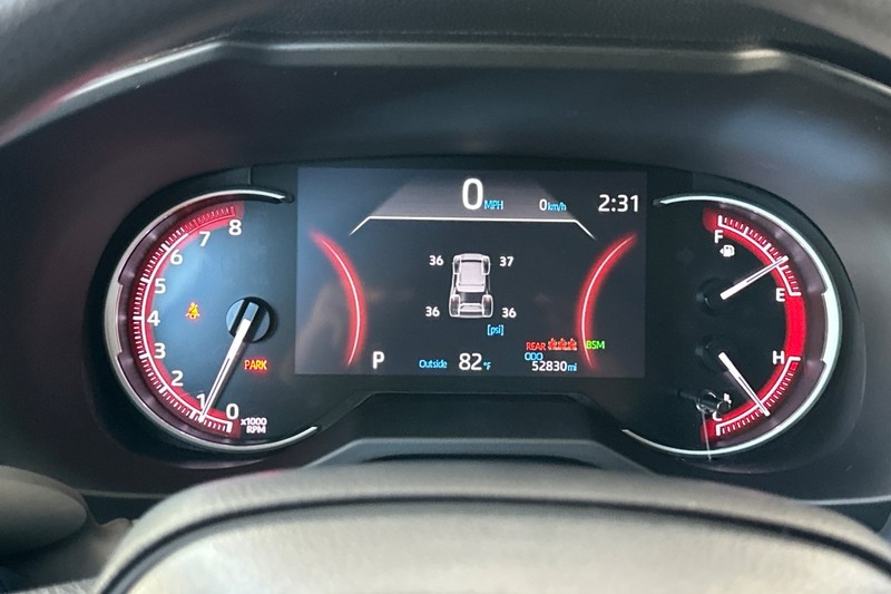 Toyota RAV4 Vehicle Full-screen Gallery Image 24