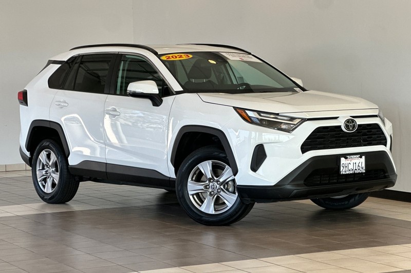 Toyota RAV4 Vehicle Full-screen Gallery Image 02