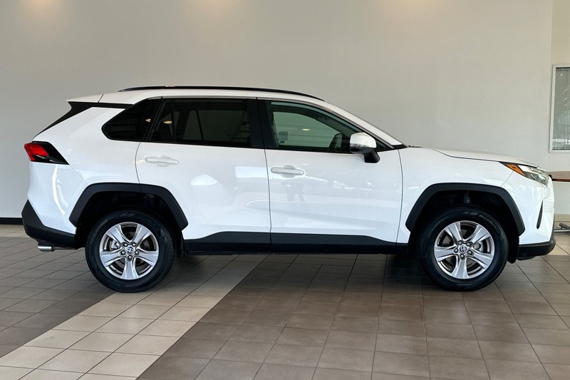 Toyota RAV4 Vehicle Full-screen Gallery Image 03