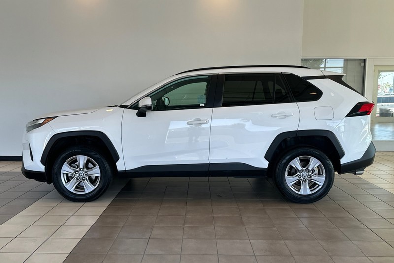 Toyota RAV4 Vehicle Full-screen Gallery Image 07