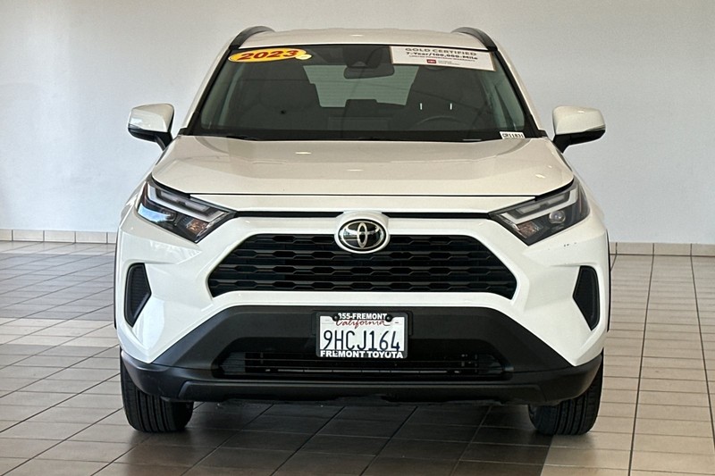 Toyota RAV4 Vehicle Full-screen Gallery Image 09