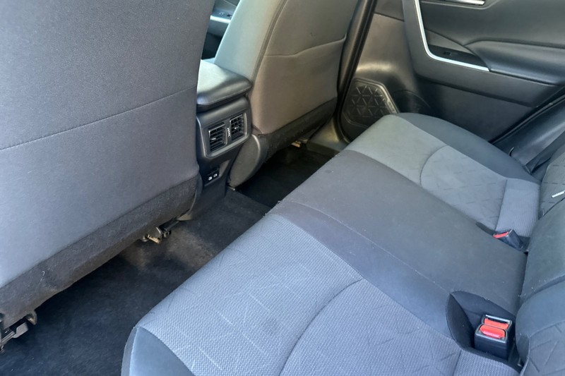 Toyota RAV4 Vehicle Full-screen Gallery Image 12