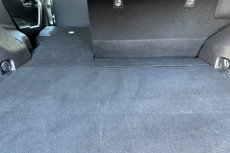 Toyota RAV4 Vehicle Full-screen Gallery Image 15