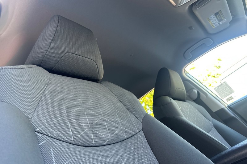 Toyota RAV4 Vehicle Full-screen Gallery Image 17