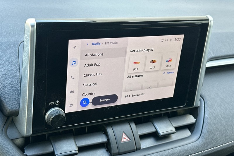 Toyota RAV4 Vehicle Full-screen Gallery Image 18