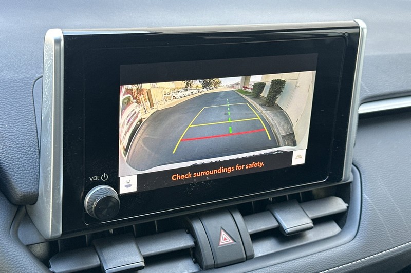 Toyota RAV4 Vehicle Full-screen Gallery Image 19