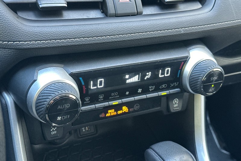 Toyota RAV4 Vehicle Full-screen Gallery Image 20