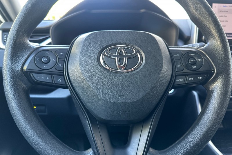 Toyota RAV4 Vehicle Full-screen Gallery Image 23
