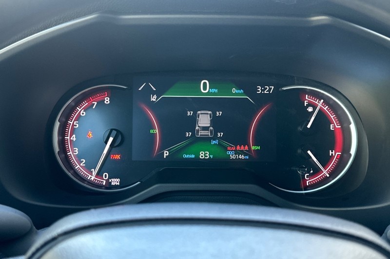 Toyota RAV4 Vehicle Full-screen Gallery Image 24