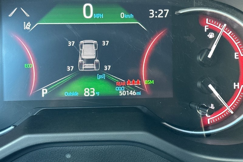 Toyota RAV4 Vehicle Full-screen Gallery Image 25