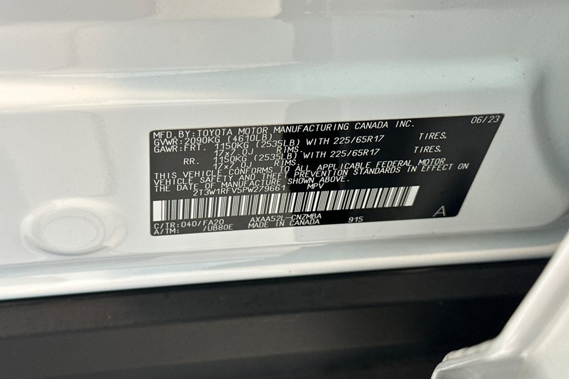 Toyota RAV4 Vehicle Full-screen Gallery Image 29