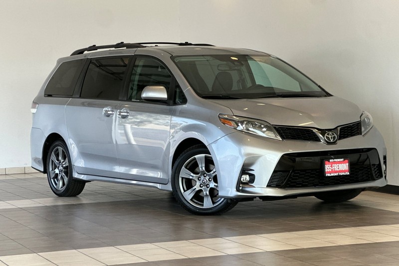 Toyota Sienna Vehicle Full-screen Gallery Image 02