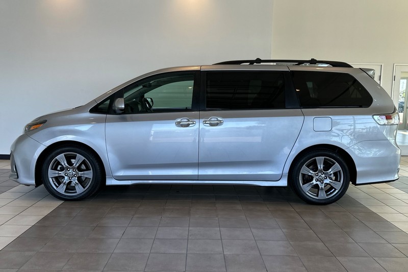 Toyota Sienna Vehicle Full-screen Gallery Image 07