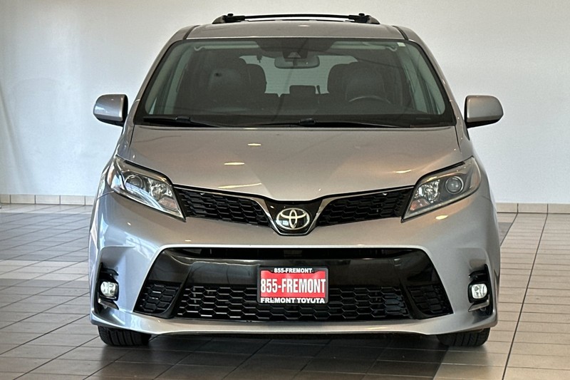 Toyota Sienna Vehicle Full-screen Gallery Image 09