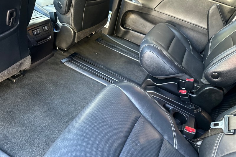 Toyota Sienna Vehicle Full-screen Gallery Image 12