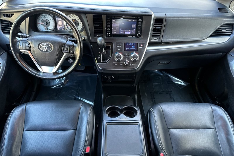 Toyota Sienna Vehicle Full-screen Gallery Image 13