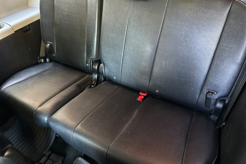 Toyota Sienna Vehicle Full-screen Gallery Image 15