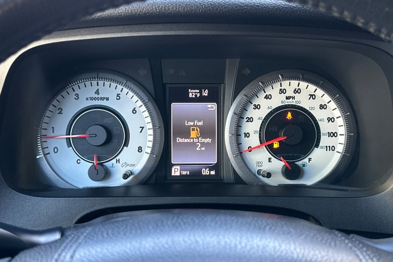 Toyota Sienna Vehicle Full-screen Gallery Image 24