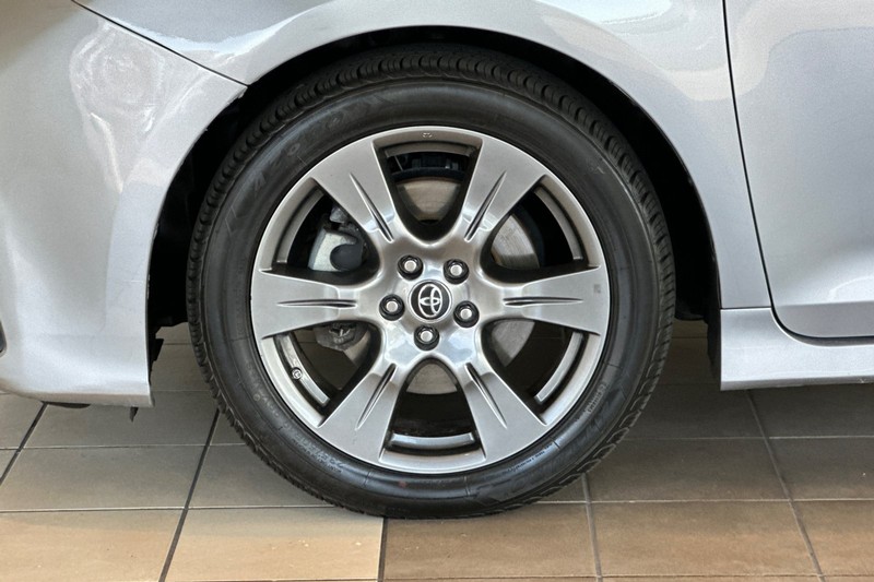 Toyota Sienna Vehicle Full-screen Gallery Image 26