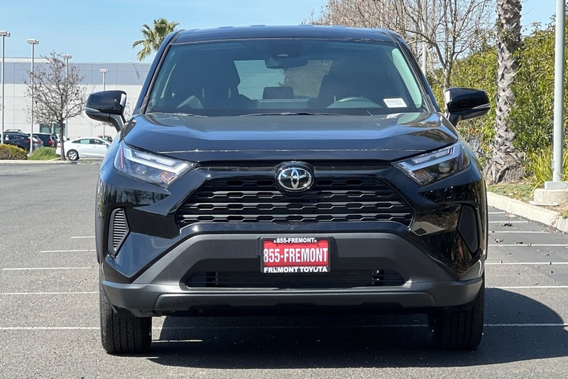 Toyota RAV4 Vehicle Full-screen Gallery Image 03