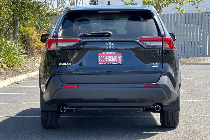 Toyota RAV4 Vehicle Full-screen Gallery Image 06